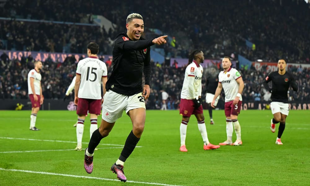 Aston Villa overturn deficit to defeat West Ham in Potter's dismal debut post image