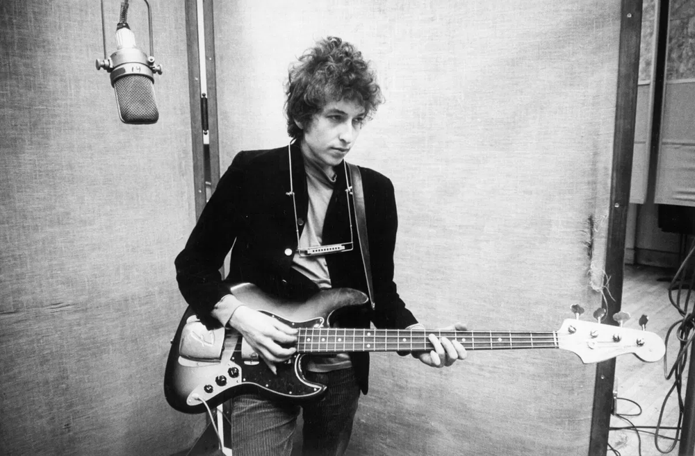 Bob Dylan song drafts, including ‘Mr. Tambourine Man,’ set for auction post image