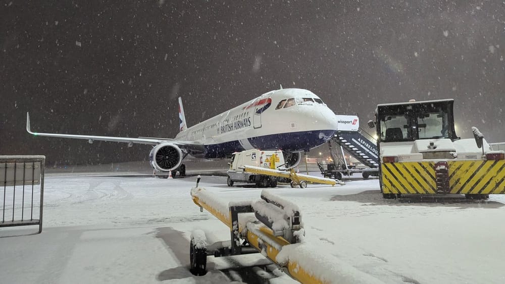 UK, Germany airports hit by heavy snow, flights disrupted post image