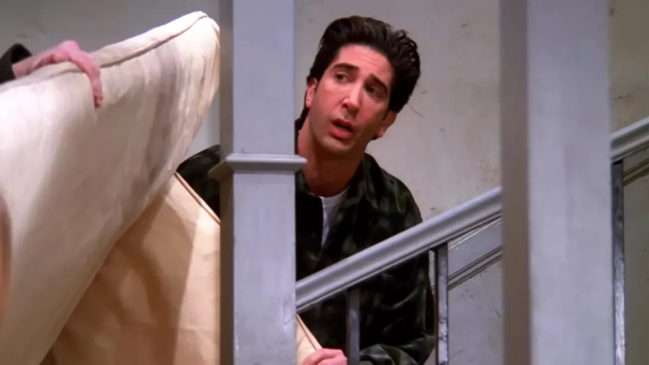 David Schwimmer recalls the iconic "pivot!" moment from Friends