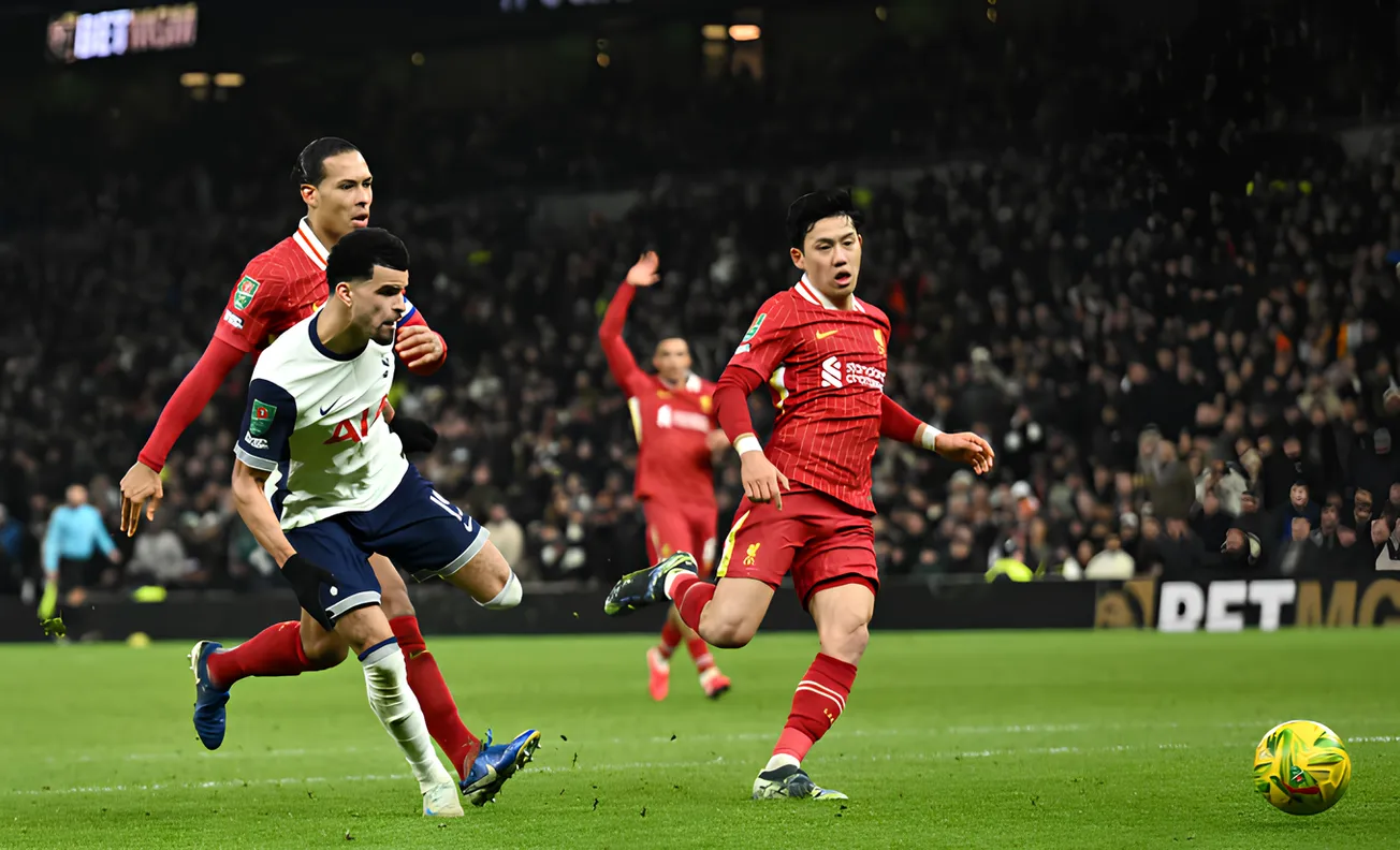 VAR makes history in Liverpool - Tottenham clash